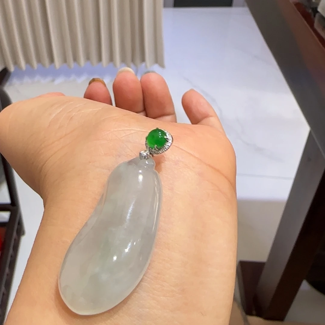 颈饰18K金镶嵌翡翠福瓜