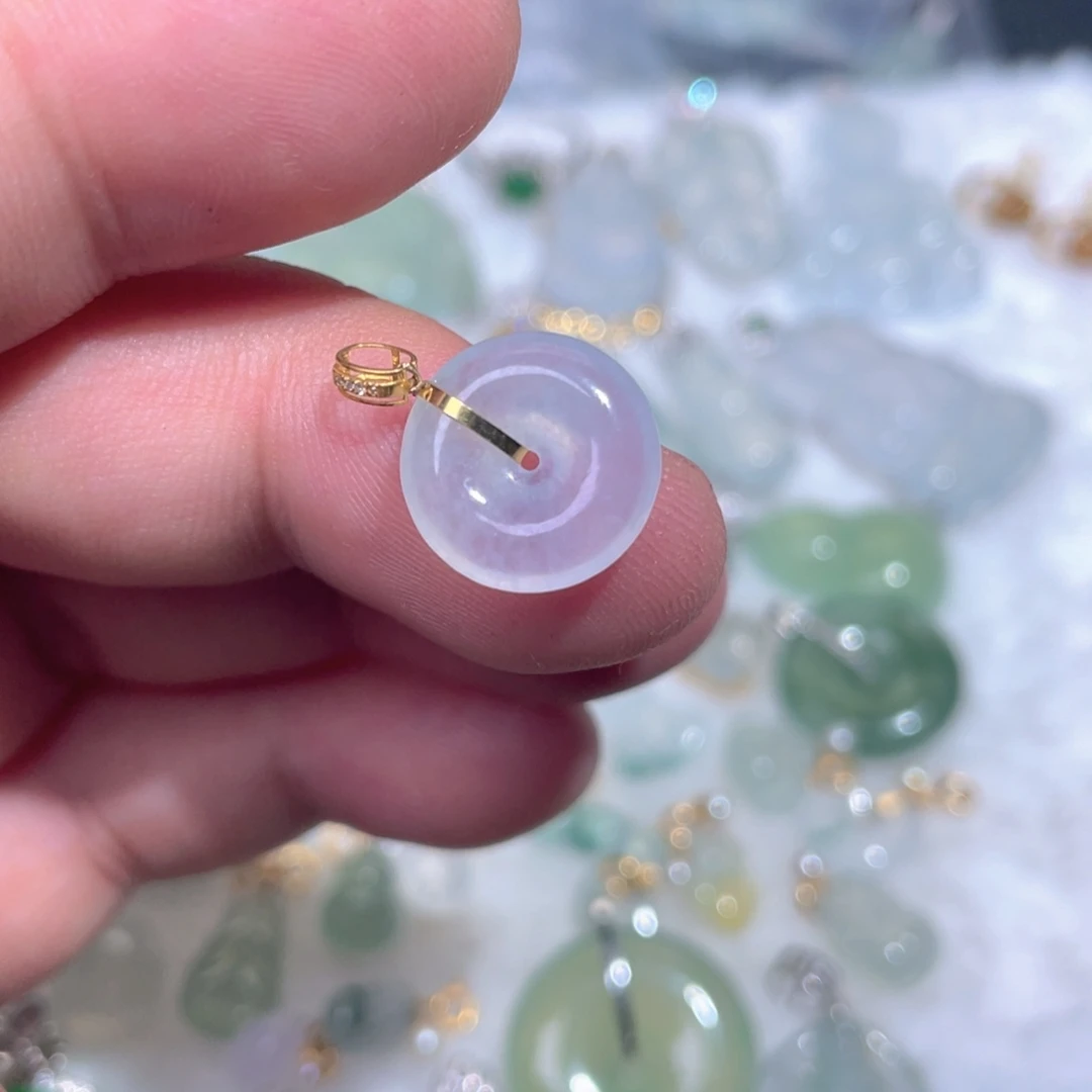 颈饰18K金镶嵌翡翠