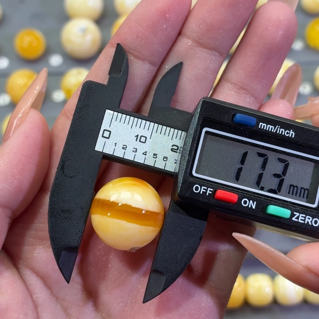 铠***琥珀未镶嵌裸石微瑕圆珠