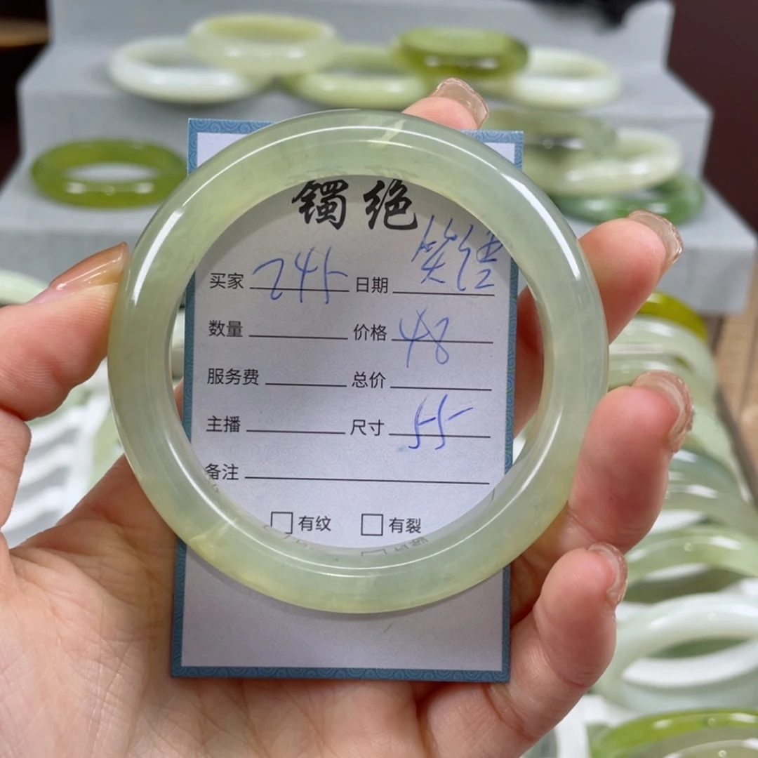 【闪购商品】蛇纹石玉手镯未镶嵌笑****度