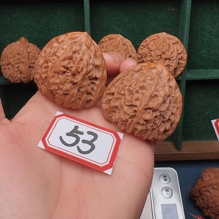 1***7文玩核桃吊坠三角疆45尺