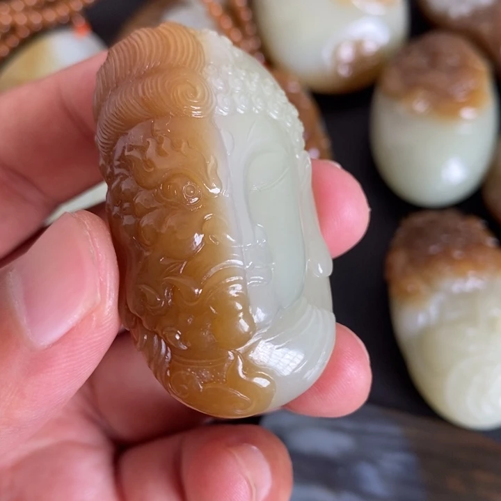 颈饰未镶嵌和田玉（糖玉）