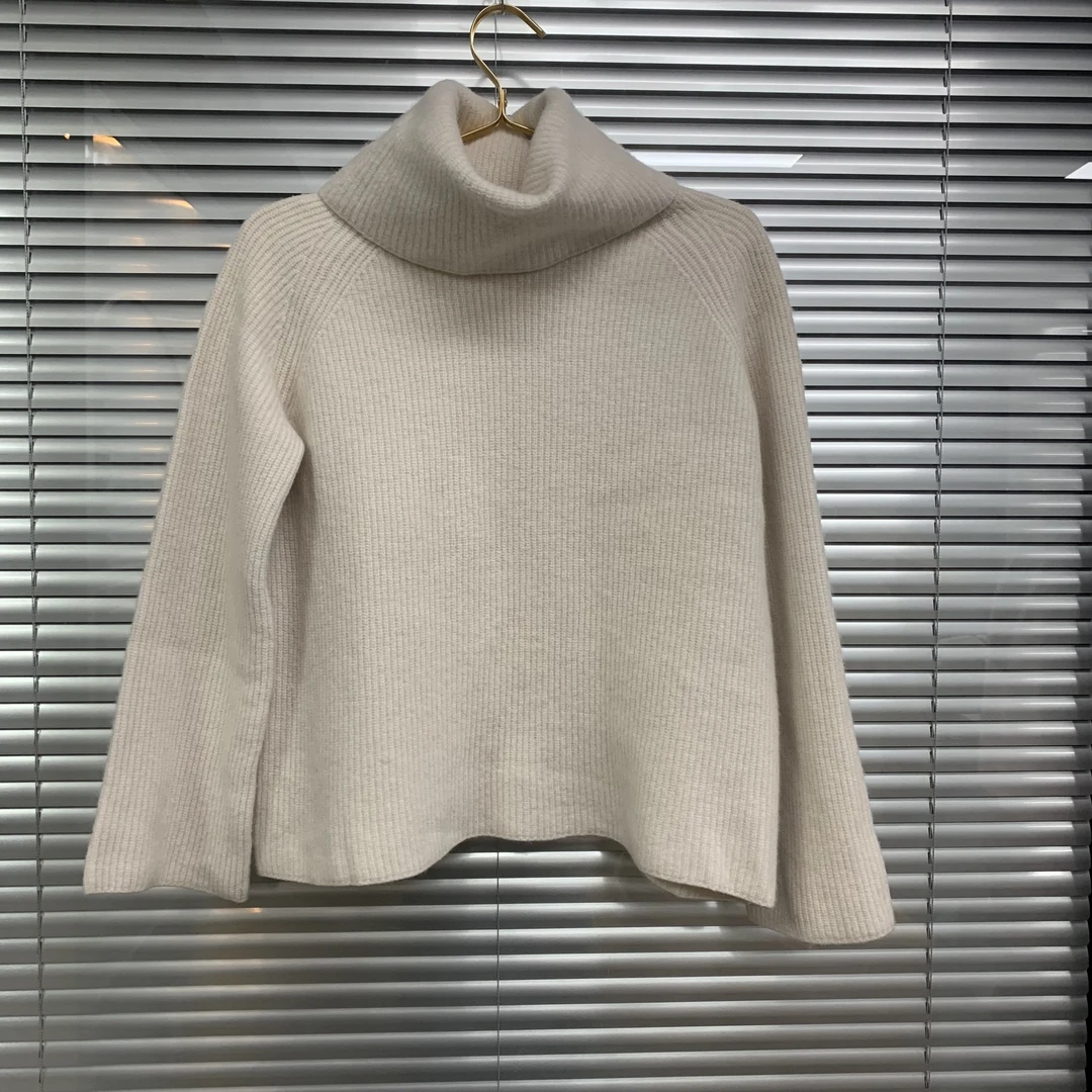 99新 MaxMara 高领宽松白色毛衣/M码/D02096