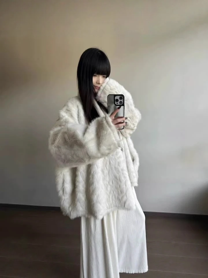 云雾石狐厚实保暖蝙蝠袖皮毛一体披肩式外套女慵懒顺滑环保毛大2