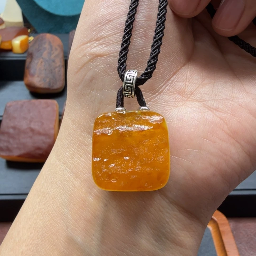 琥珀吊坠(赠链)未镶嵌