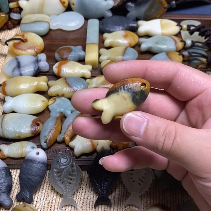 巨***️蛇纹石玉未镶嵌颈饰