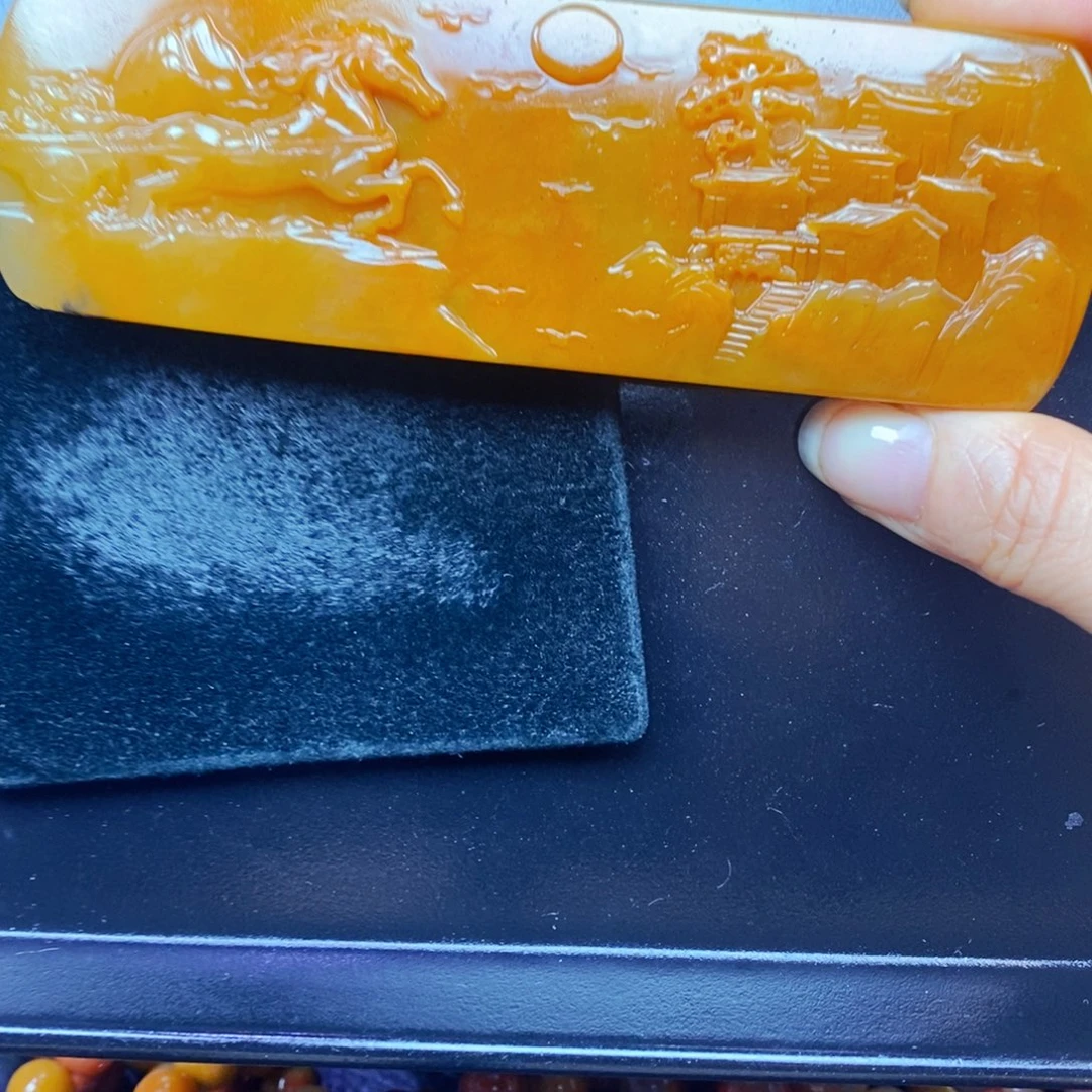 未镶嵌石英质玉（黄龙玉）颈饰