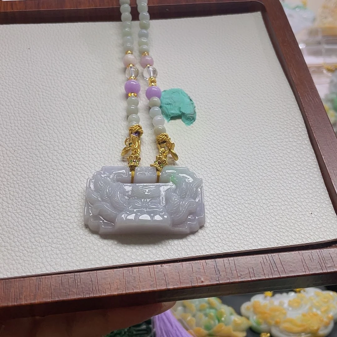 翡翠未镶嵌颈饰尤****）翡翠狐狐吊坠