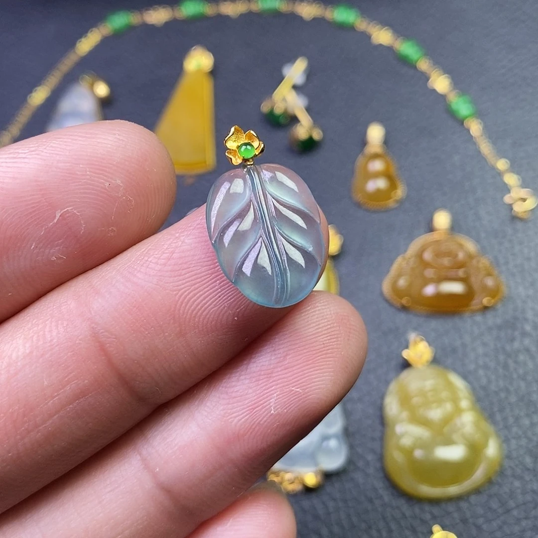 颈饰18K金镶嵌翡翠