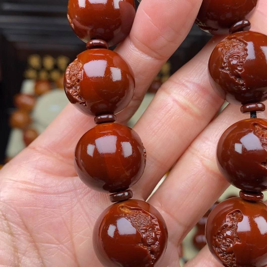 用***7橄榄核吊坠一念之间