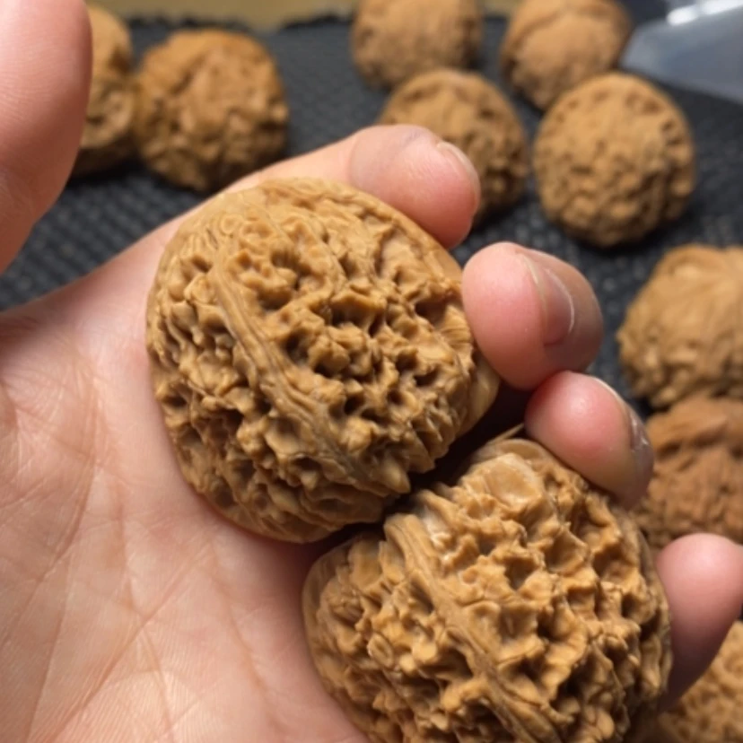 【闪购商品】文玩核桃吊坠格*巫南疆石