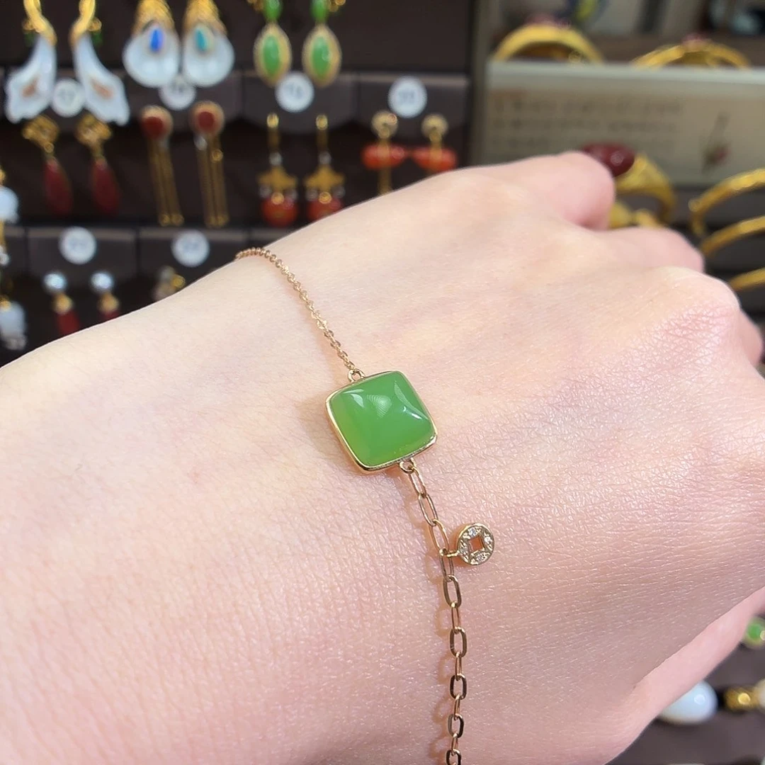 颈饰18K金镶嵌和田玉