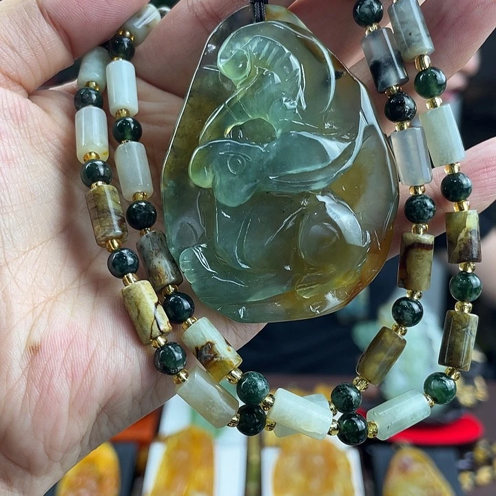 蛇纹石玉未镶嵌颈饰