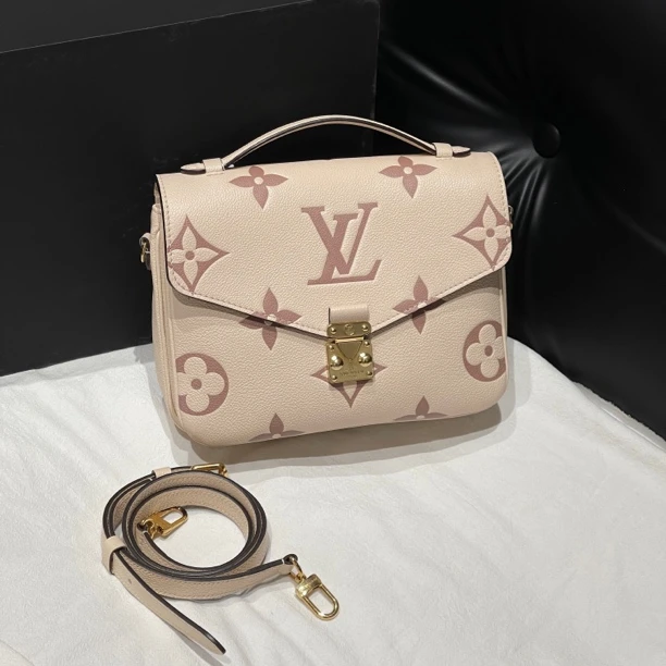 95新 LouisVuitton/路易威登 Lv Pochette 邮差包 奶昔白拼大象灰