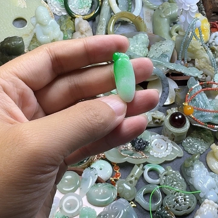 深***蓝翡翠未镶嵌挂件8888888888