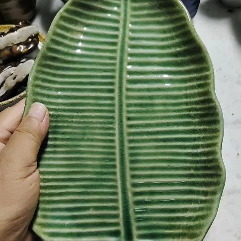 瓷片瓷片，各种摆件，均有瑕疵。沙锅！