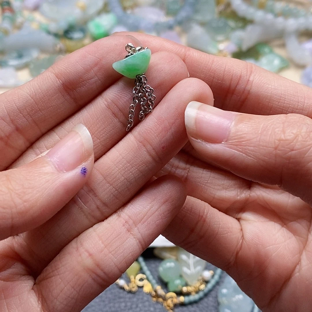 翡翠颈饰未镶嵌你****?闪