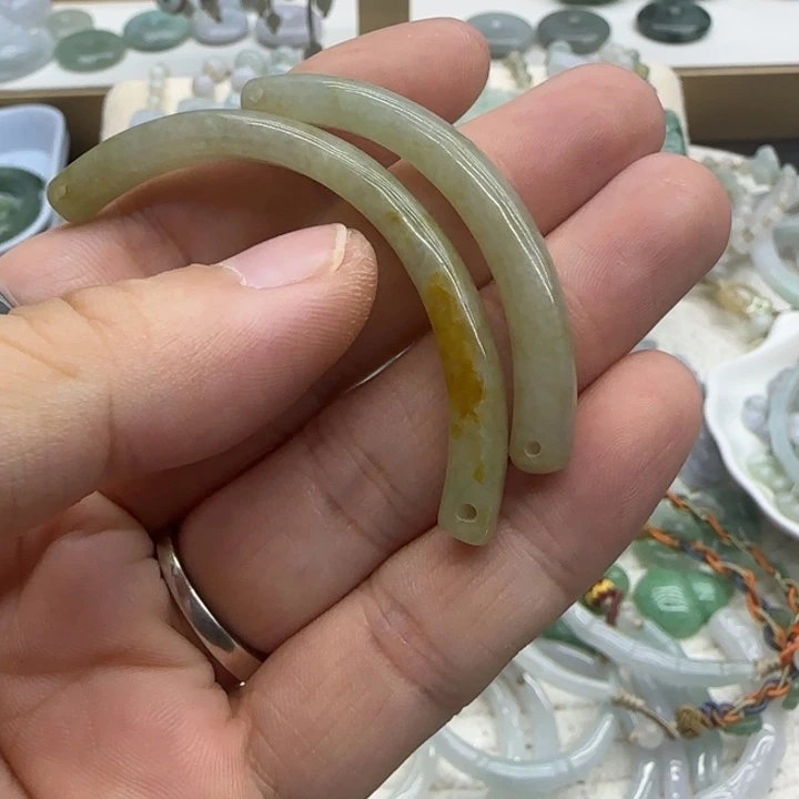 乔***子未镶嵌手链翡翠半镯