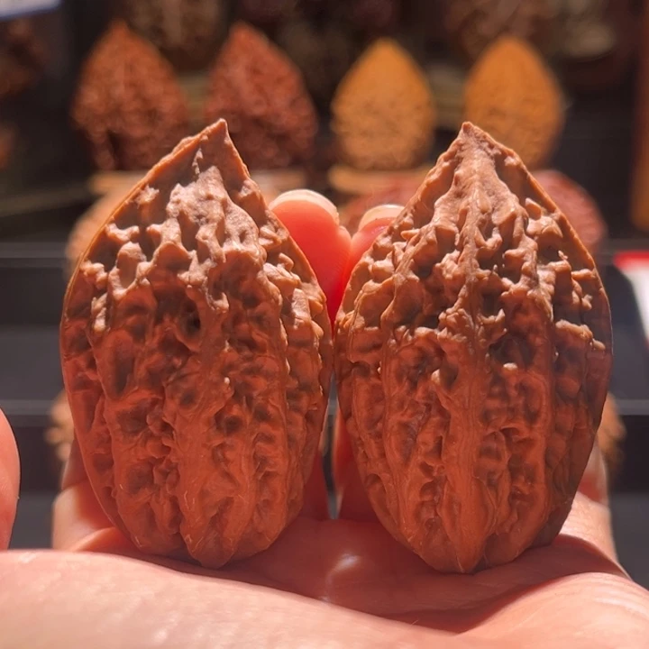 文玩核桃吊坠麦穗弯刀99