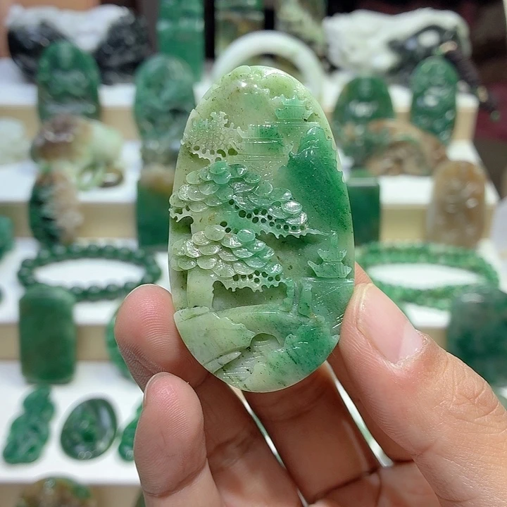 独山玉未镶嵌颈饰山水牌