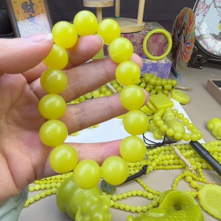 问***山新疆若羌黄口手串