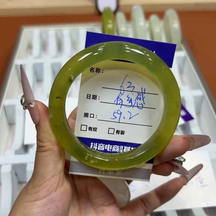 未镶嵌岫玉手镯天然