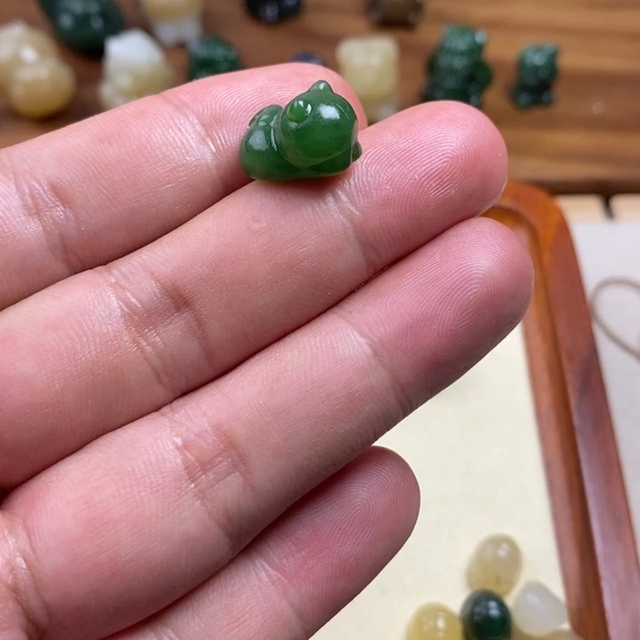 g***1和田玉未镶嵌颈饰