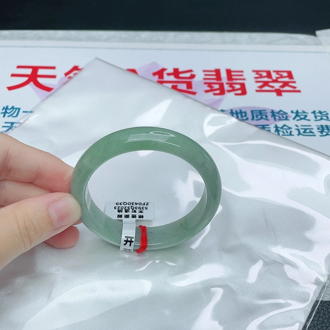 翡翠手镯未镶嵌正53