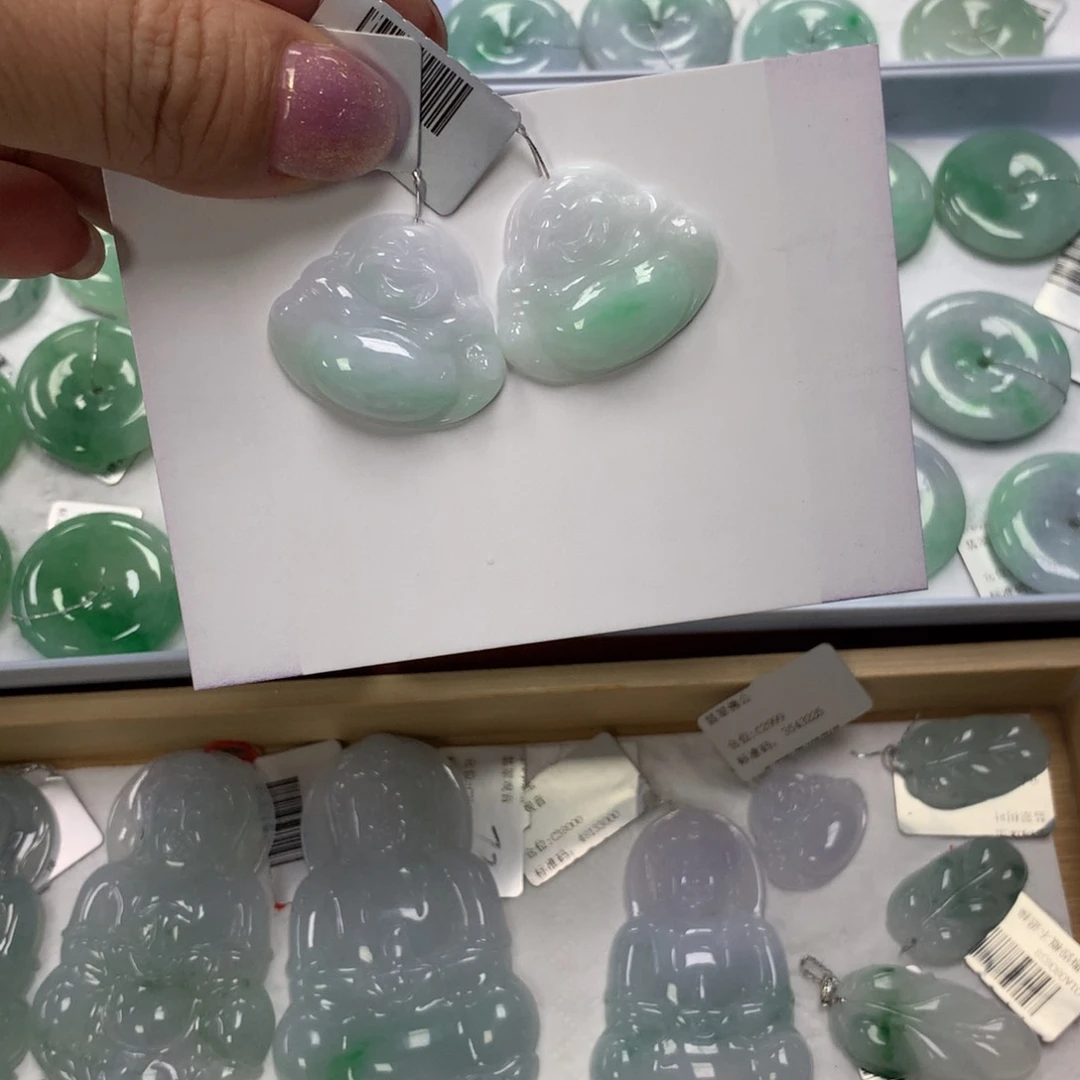 翡翠颈饰未镶嵌佛公