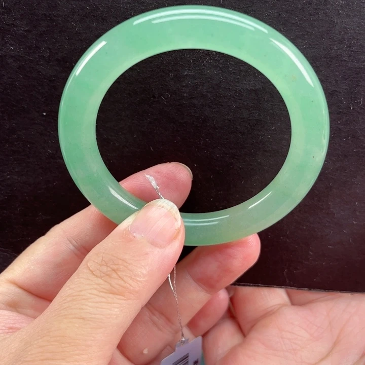 未镶嵌手镯石英质玉