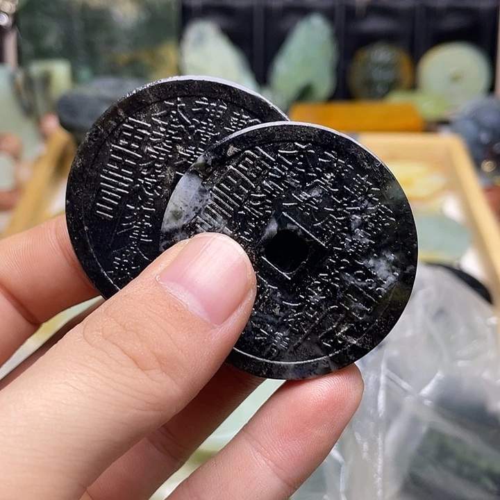 蛇纹石玉挂件足银镀金镶嵌小**生