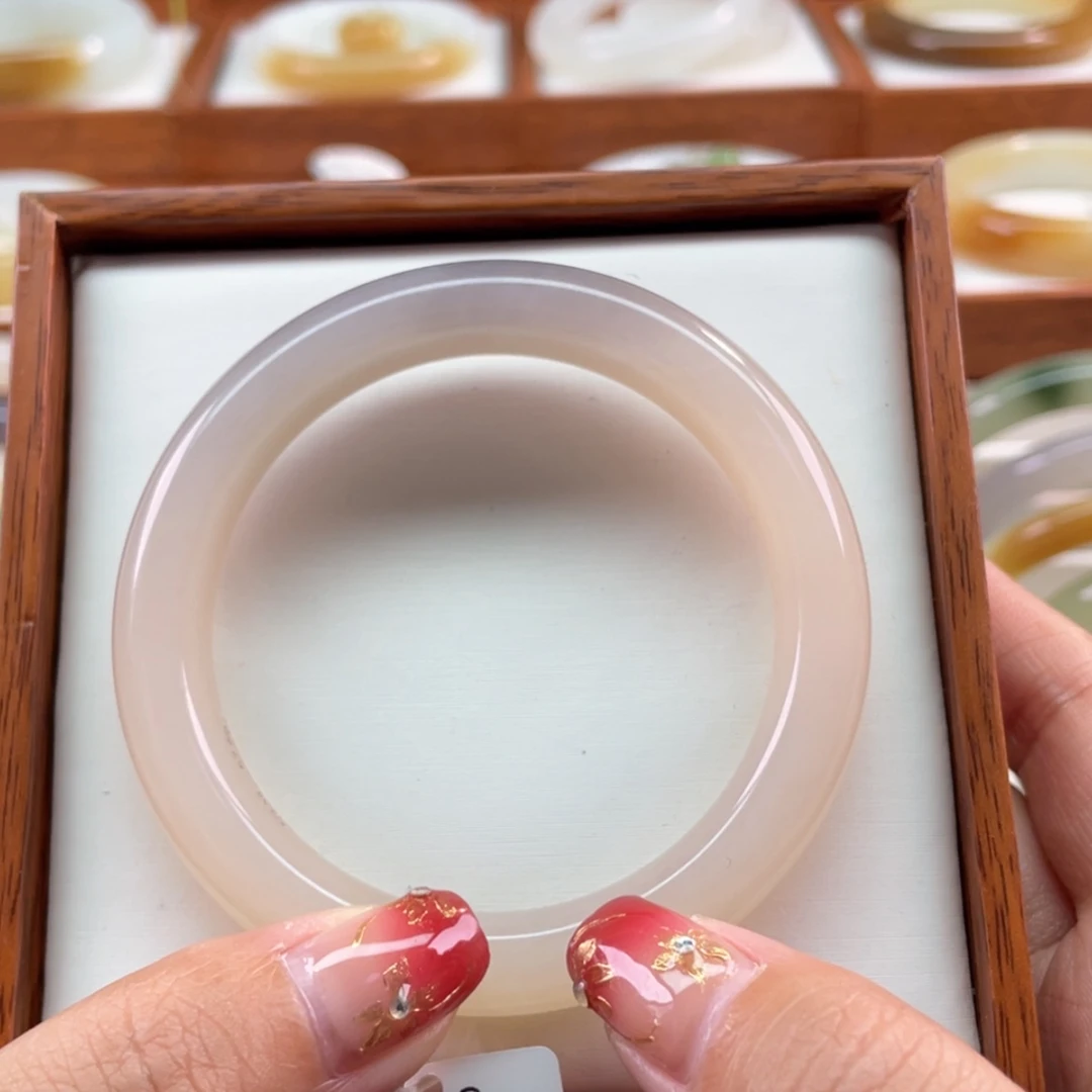 【闪购商品】和田玉手镯未镶嵌56