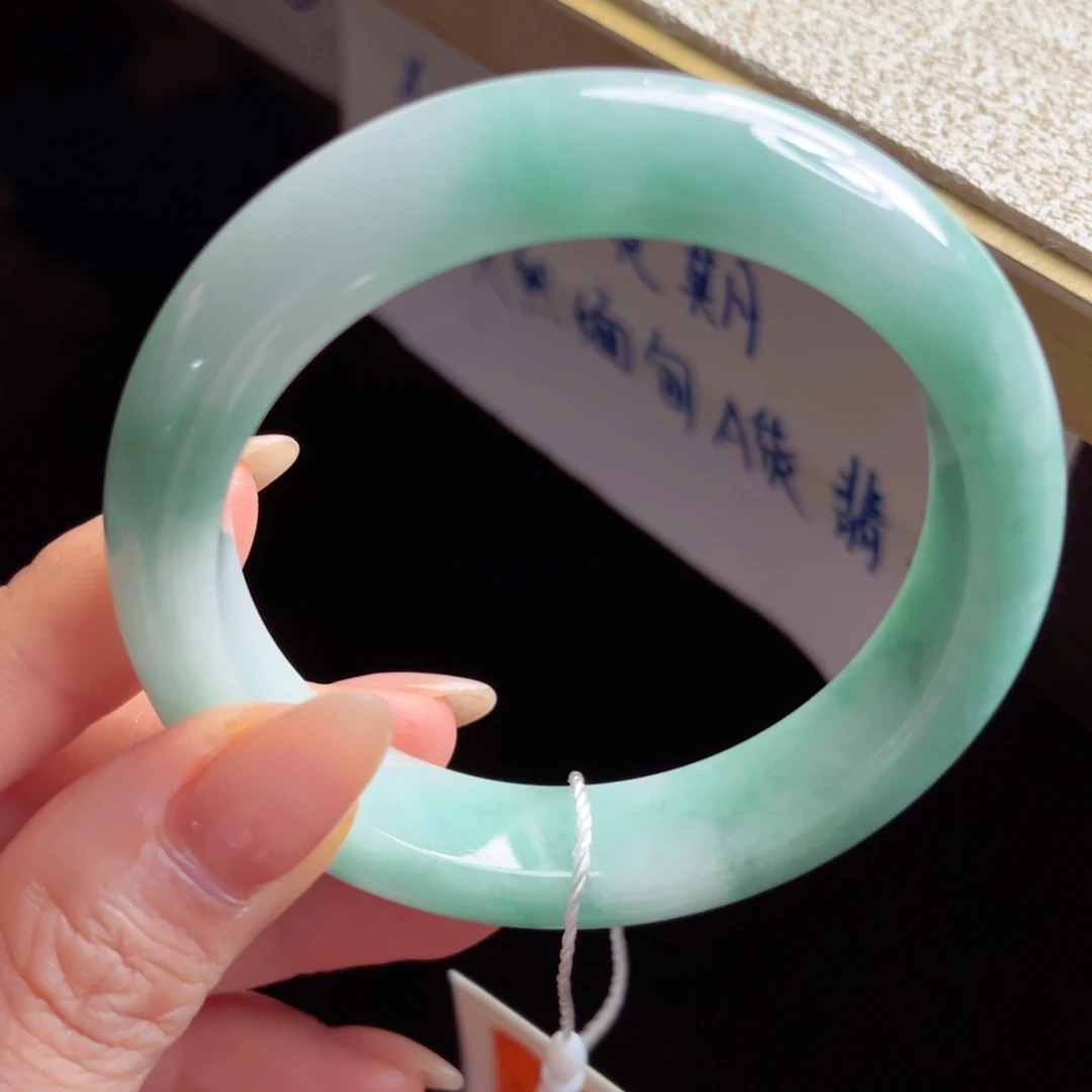 翡翠未镶嵌手镯手镯
