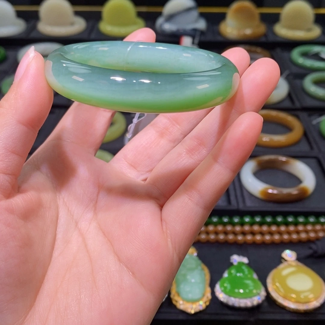 和田玉（碧玉）未镶嵌手镯