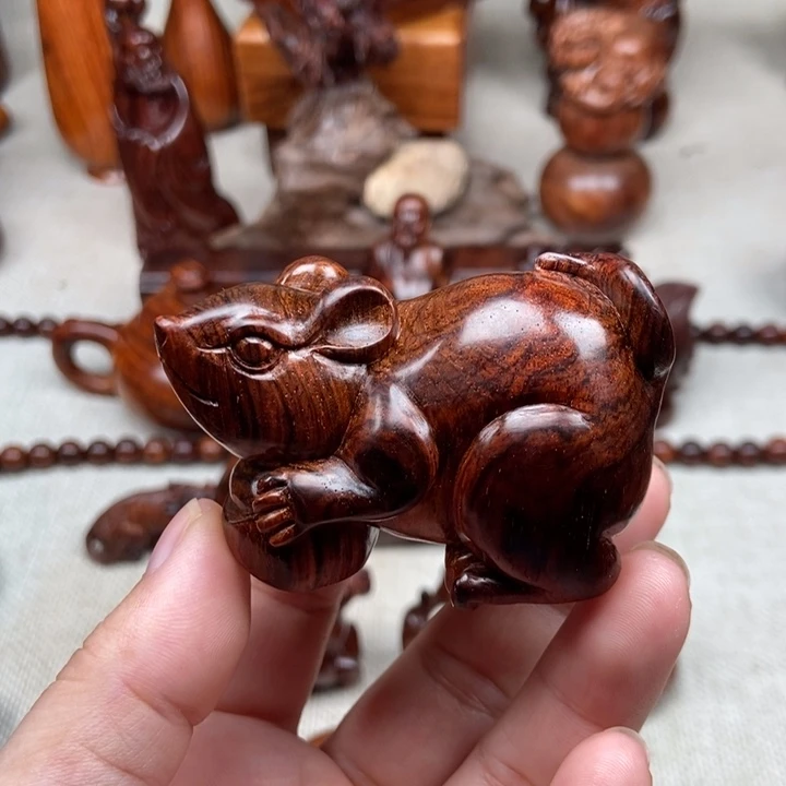 黄花梨/降香黄檀把件招财鼠