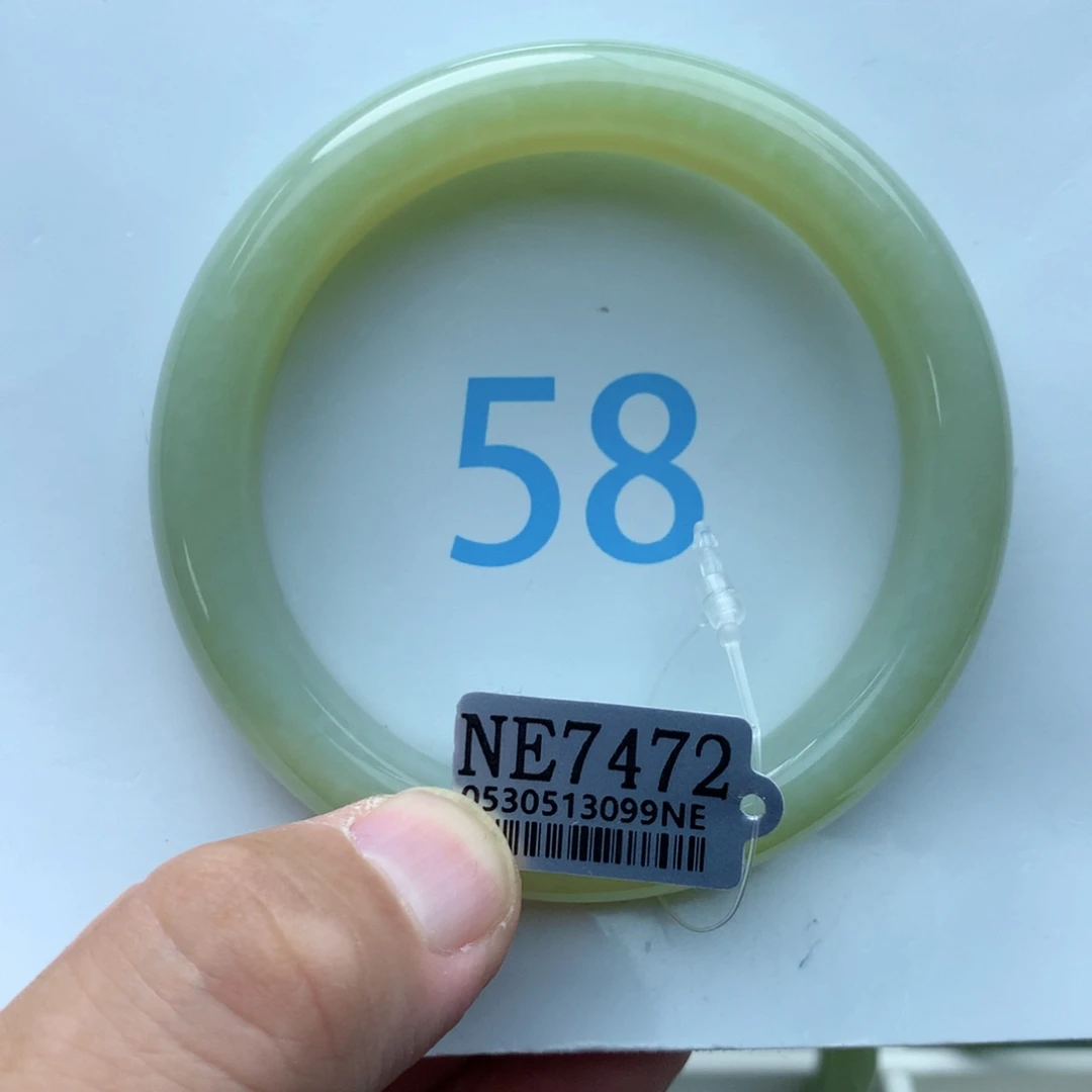 小***四和田玉手镯未镶嵌