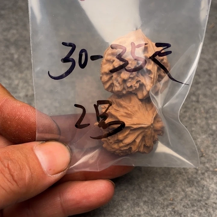 文玩核桃吊坠三棱