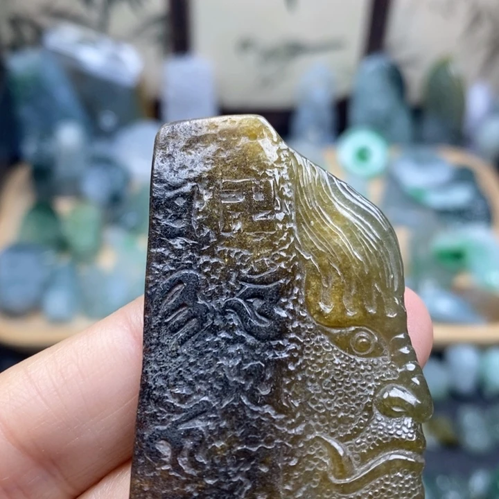翡翠未镶嵌颈饰一念之间