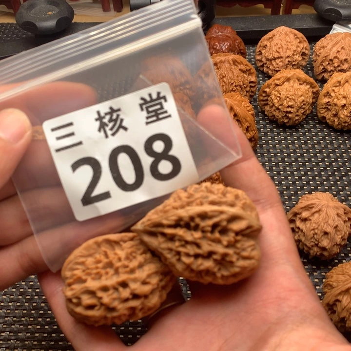 文玩核桃吊坠招财鼠