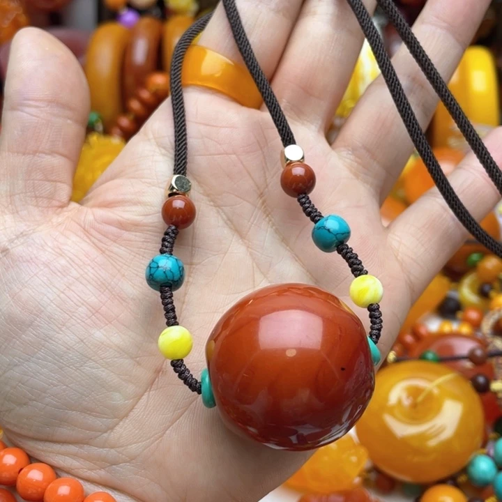 树脂制品21号平安果吊坠