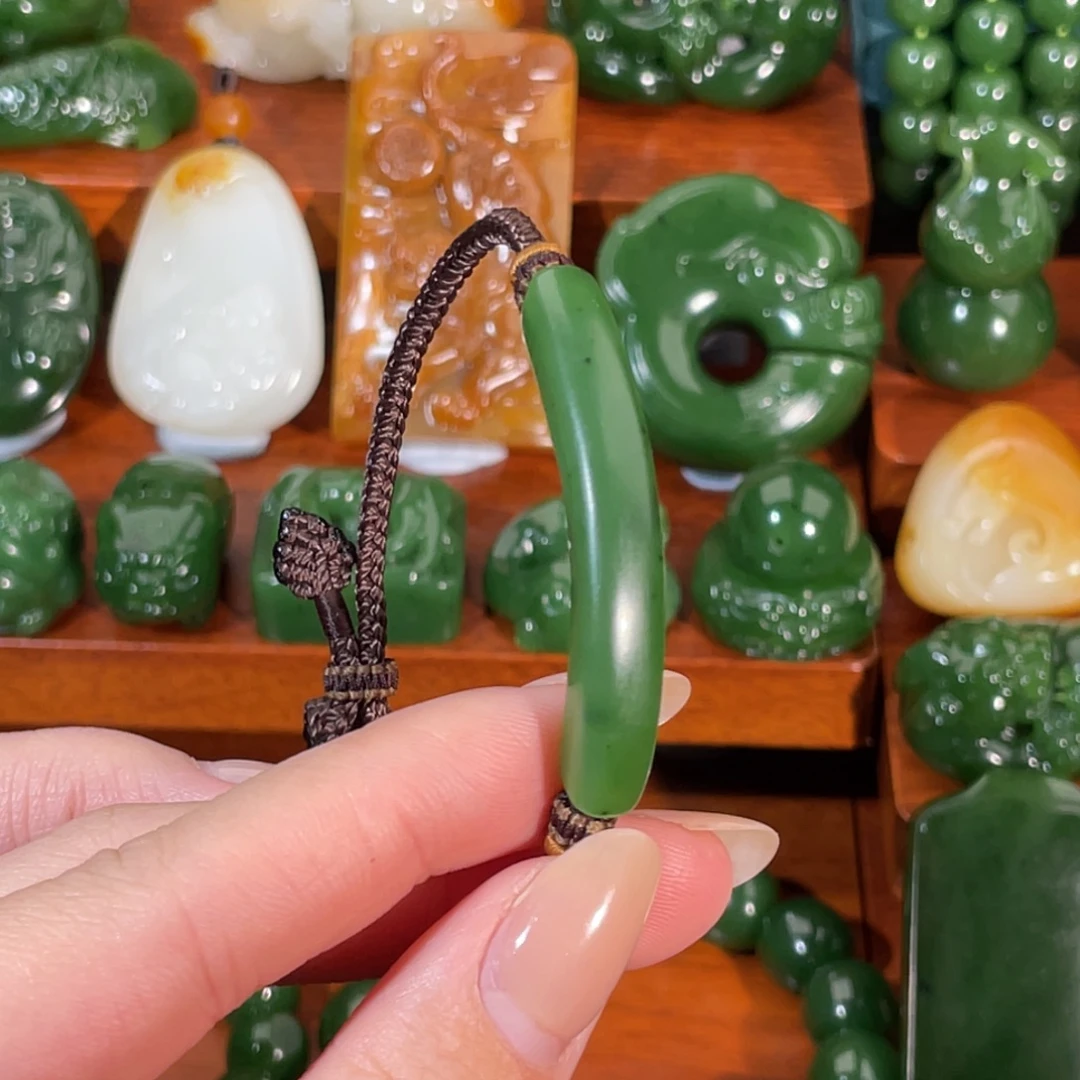 和田玉未镶嵌颈饰手牌