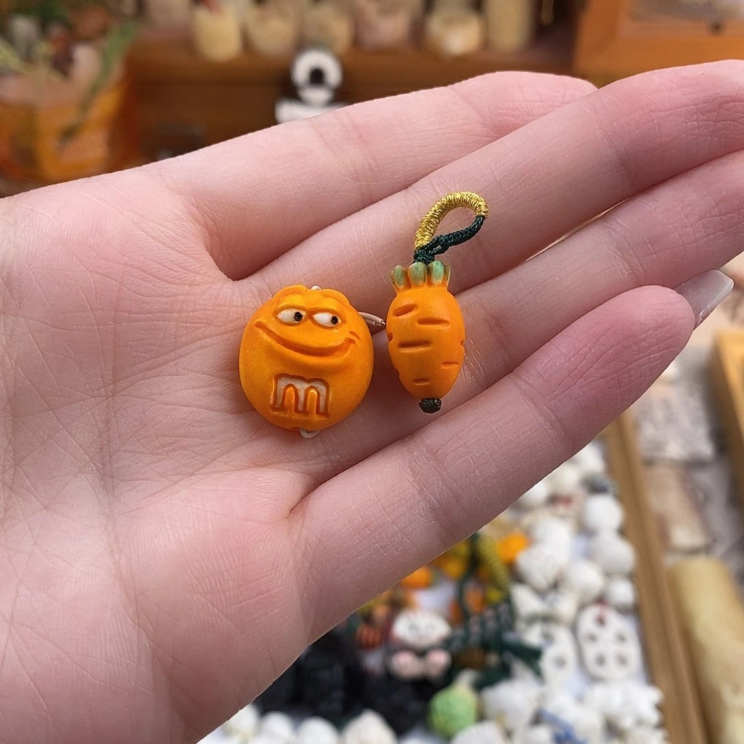 鹿骨把件阿****队M10鹿角雕刻的m豆➕胡萝卜