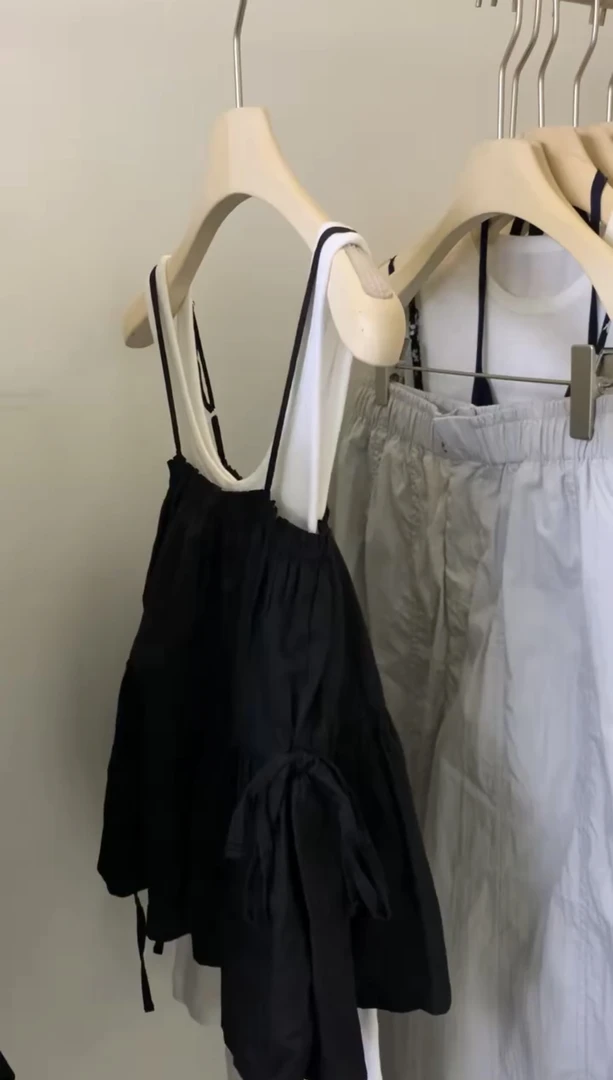 显瘦纯欲慵懒风女装设计感吊带穿搭韩版背心休闲直筒裤套装