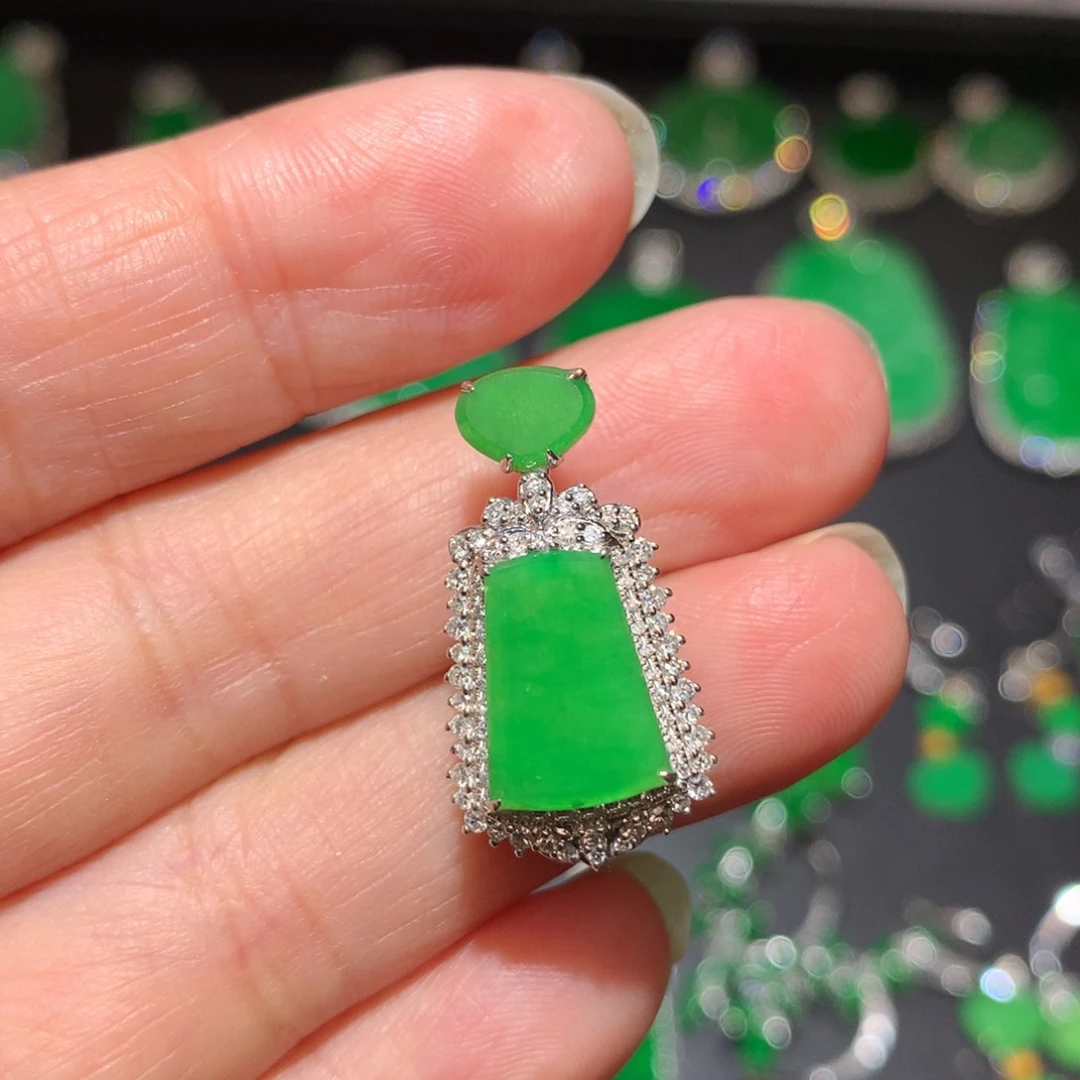 翡翠颈饰18K金镶嵌翡翠