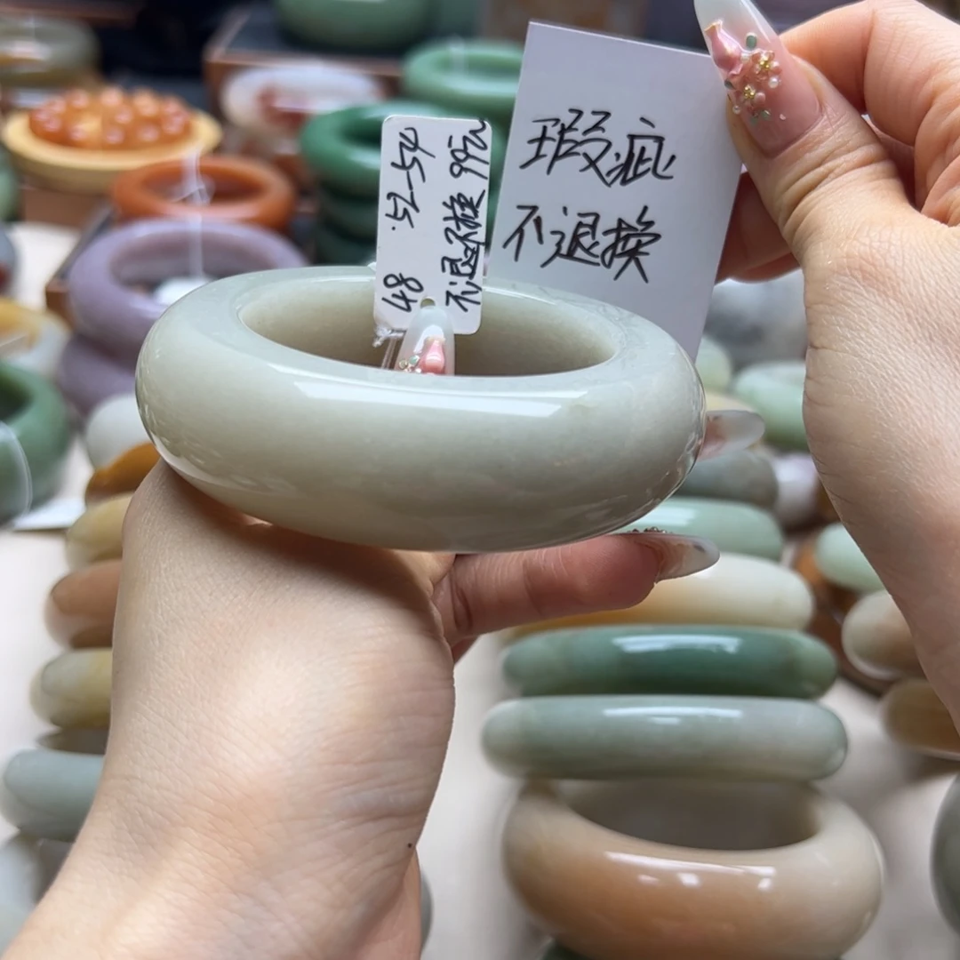 石英岩玉未镶嵌手镯