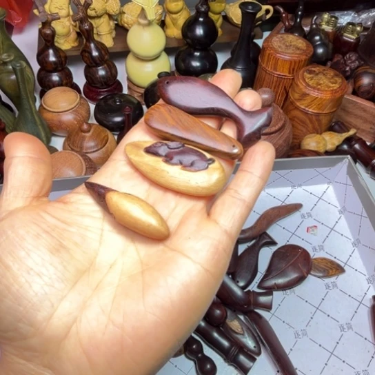 三***郎印度小叶紫檀黄花梨木料挂件