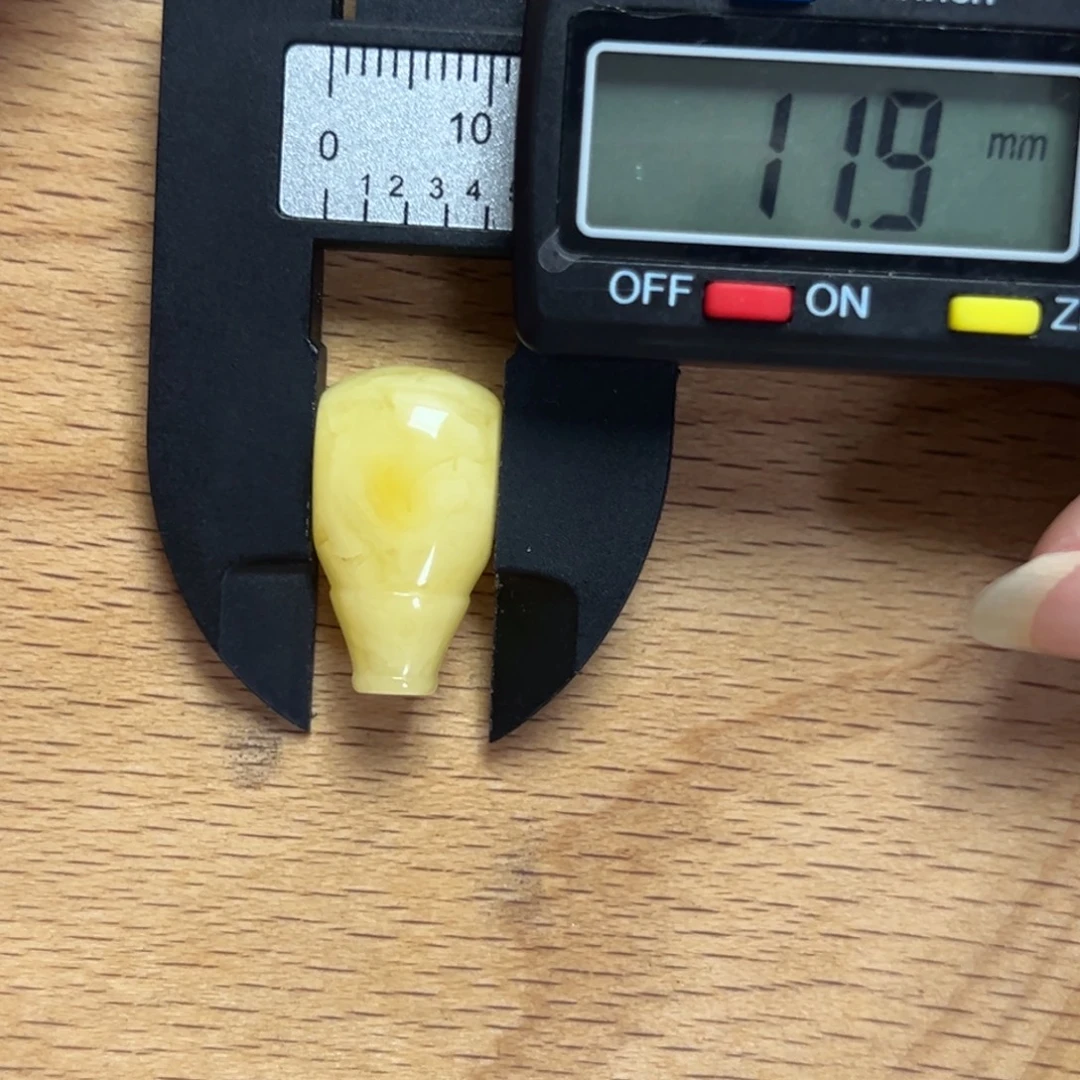 裸石琥珀未镶嵌三通