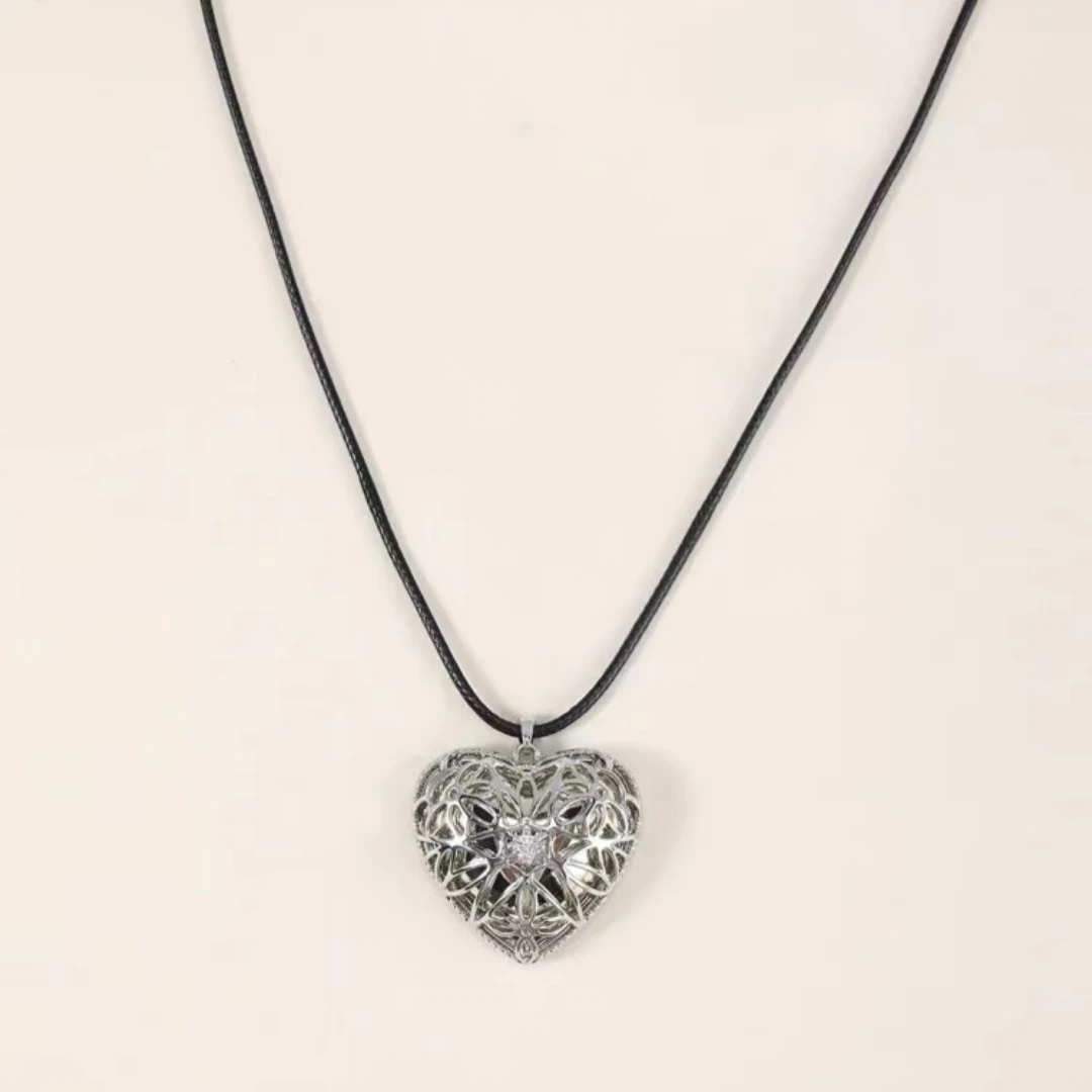 铜合金项链 爱心项链女款大气高档秋冬毛衣链秋冬爱心吊坠气质