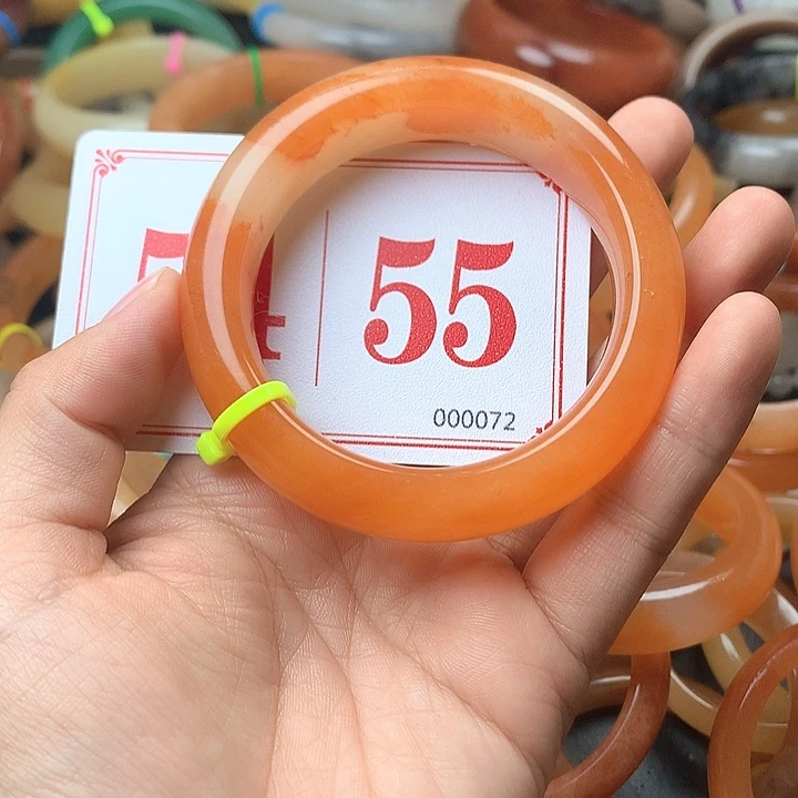 未镶嵌石英质玉（黄龙玉）手镯