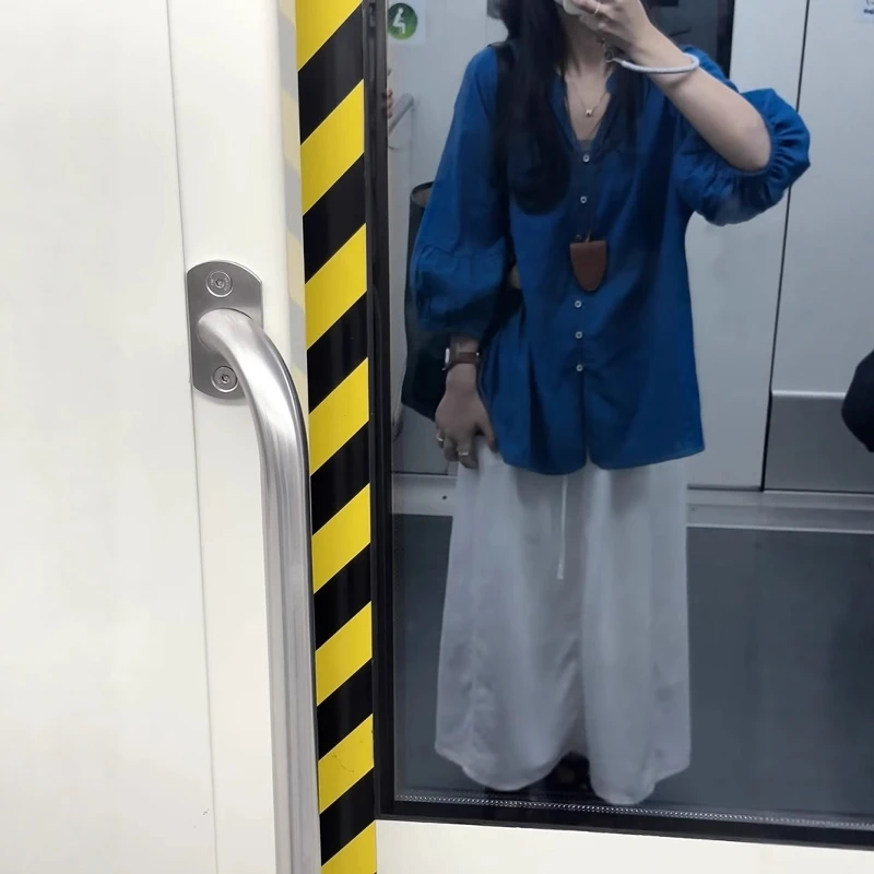 轻薄舒适亚麻棉质刺绣衬衫女夏季新款气质百搭V领泡泡袖上衣ins